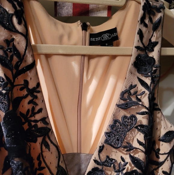 Betsy & Adam formal gown dress size 6 - Picture 4 of 6